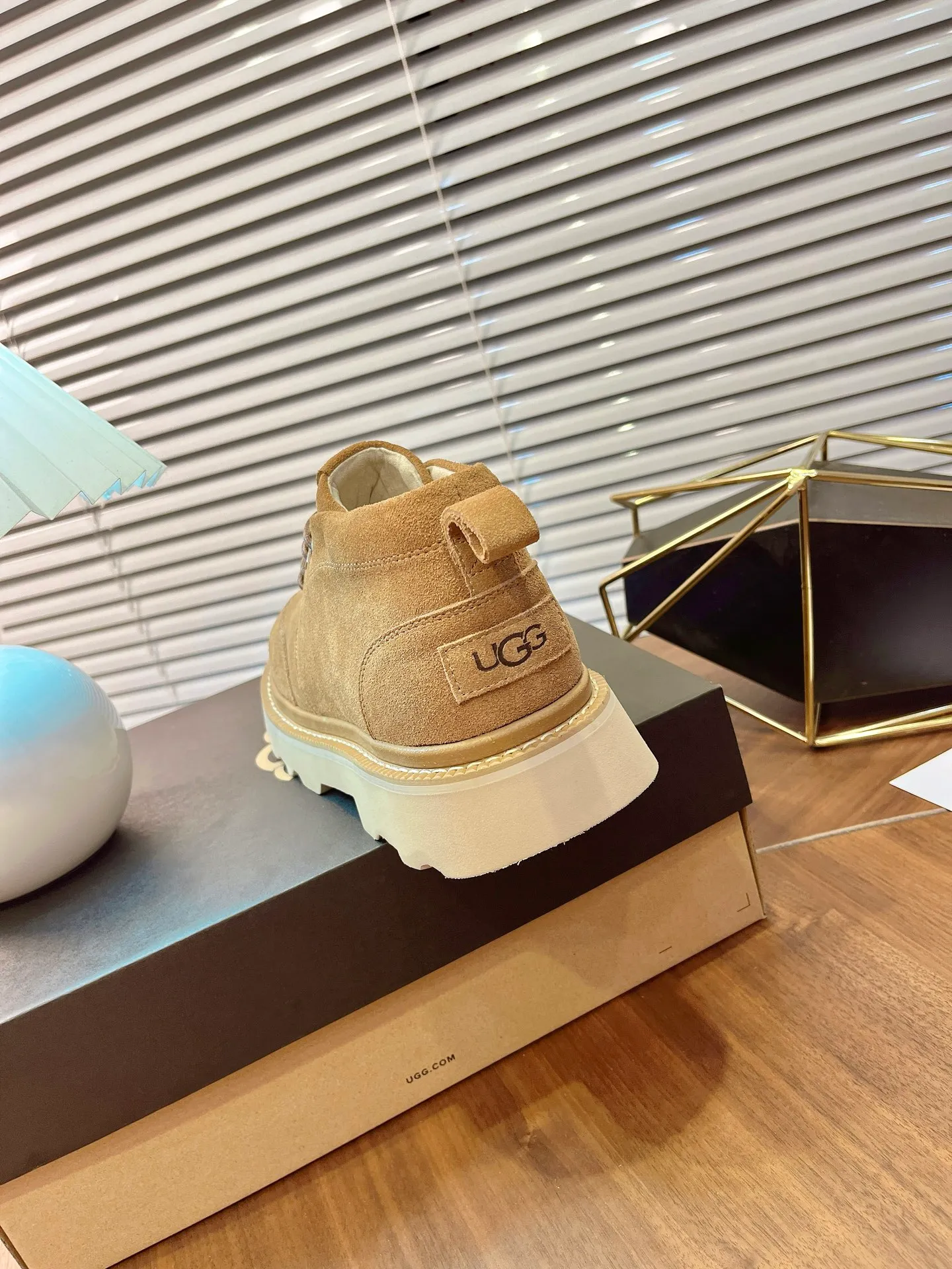 [UGG] P: 580💰 Size: 40 to 44 (45 custom-made) 2025 new style 𝑼𝑮𝑮•Men's ◾️. Winter snow boots and fur shoes. The matching coefficient is also 100%. 💥Good-looking✨Fully fashionable and full of aura when worn📈 Lager casual boots, lace-up style. The heels are decorated with hot embossed brand logos. Item No.: 1171113 Upper: high-quality cow suede Lining: sheepskin imported from Australia 🐑The inner lining is made of Australian lamb wool Outsole: EVA non-slip outsole. 45
